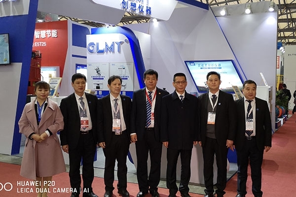 中國(guó)鑄造協(xié)會(huì)張志勇秘書(shū)長(zhǎng)（右起三）、劉樹(shù)生主任（右起四）