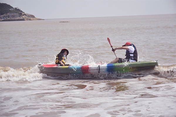 浪來了，船翻